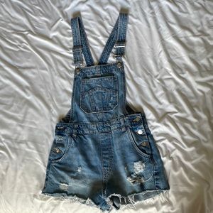 H&M DENIM BLUE SHORT OVERALLS💕